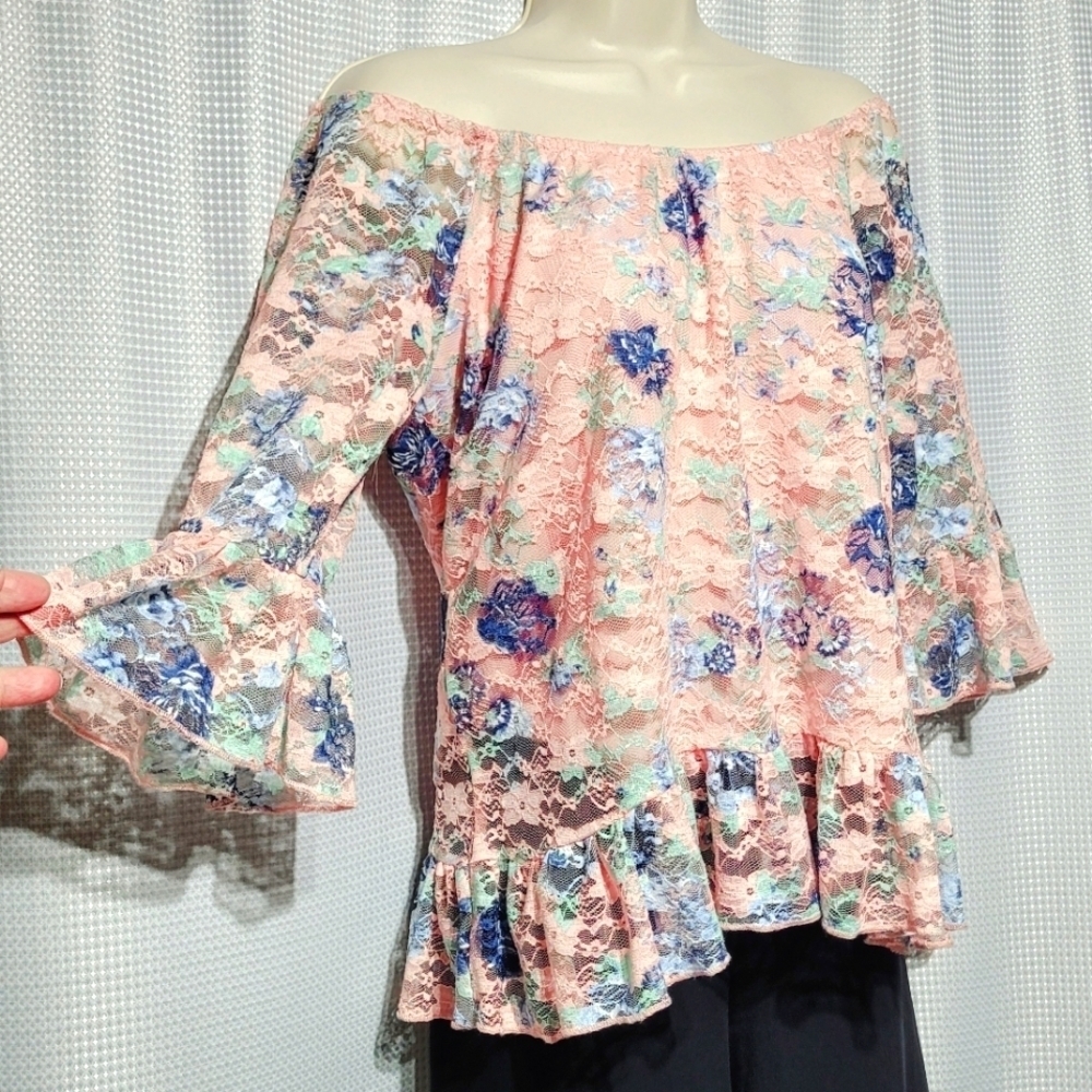 Almost Famous On / Off Shoulder Peplum Pink Lace Stretch Pop Over Top (L)